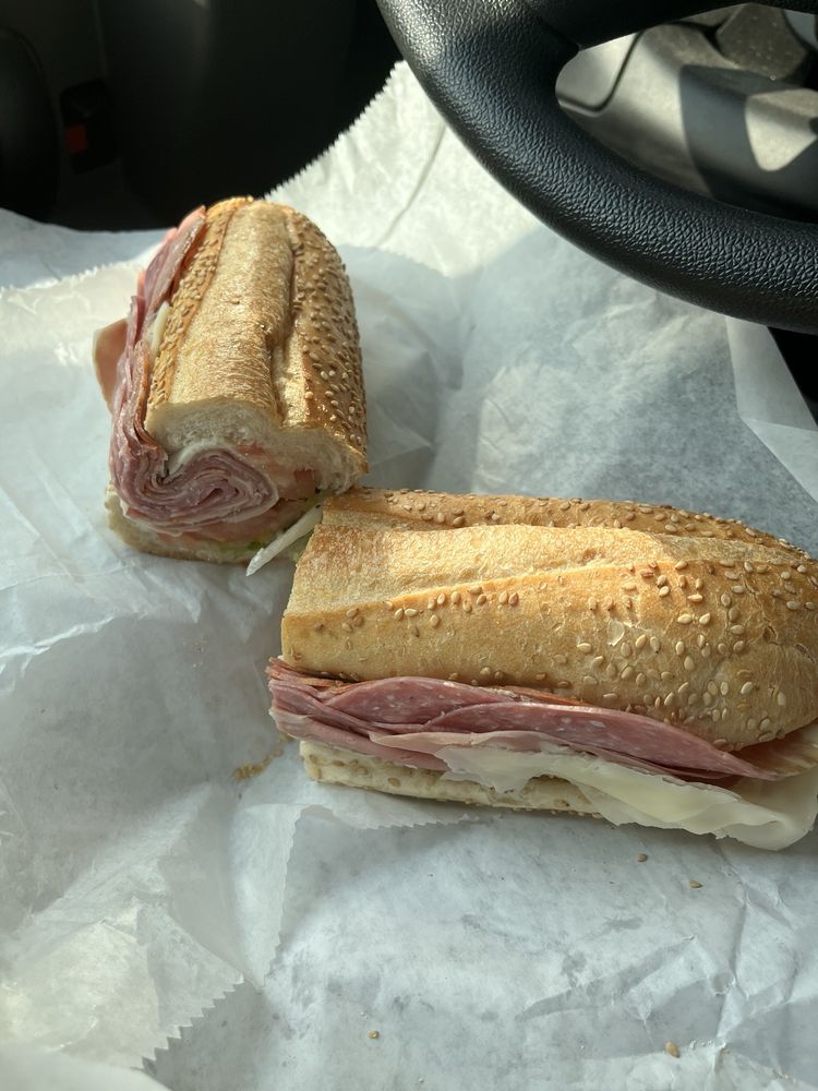 Chubby's Deli & Grill Logo