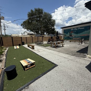 Halls On 5th - Lawn games in the back - Bars Near Me - Apopka, Florida