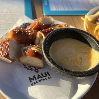 Maui Brewing - Pretzel bites (I ate one) - Brewpubs Near Me - Lahaina, Hawaii
