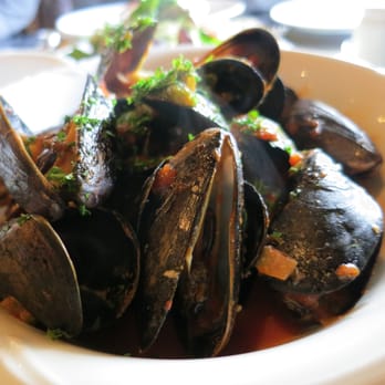 Villaggio Ristorante - a bowl of steamed mussels - Italian Near Me - Vaughan, Ontario Villaggio Ristorante - a bowl of steamed mussels - Italian Near Me - Vaughan, Ontario