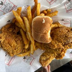 Southern Chicks - 2-Piece Dark with Fries