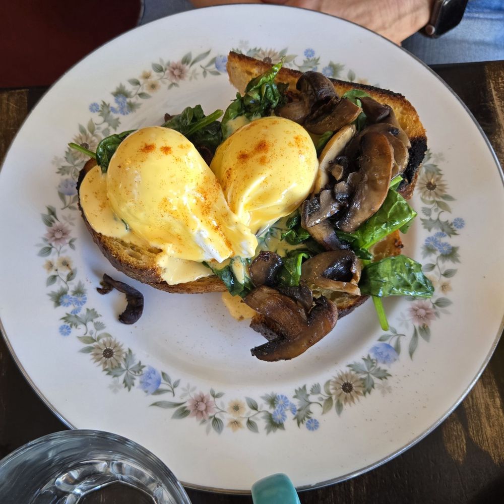 Lansdowne Cafe - The Mushroom Benedict - Cafes Near Me - West Hobart, TAS
