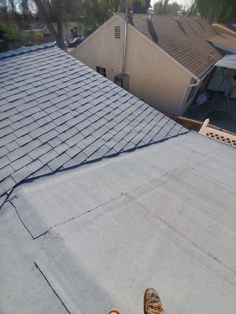 Slide of Alitas Roofing