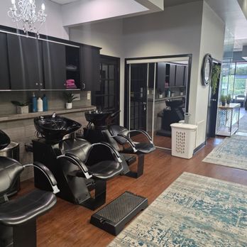 ophelia salon - Shampoo area - Hair Salons Near Me - Lexington, Kentucky ophelia salon - Shampoo area - Hair Salons Near Me - Lexington, Kentucky