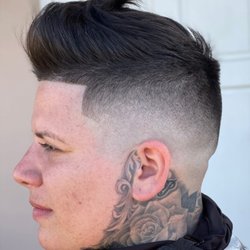 Royal kingz Barbershop - Trim on top with mid skin fade.