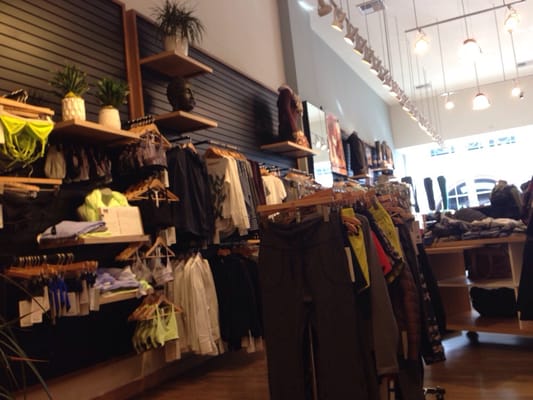lululemon by null