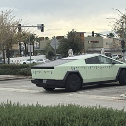 Empty curbside BECAUSE IT DOESNT WORK Empty curbside BECAUSE IT DOESNT WORK