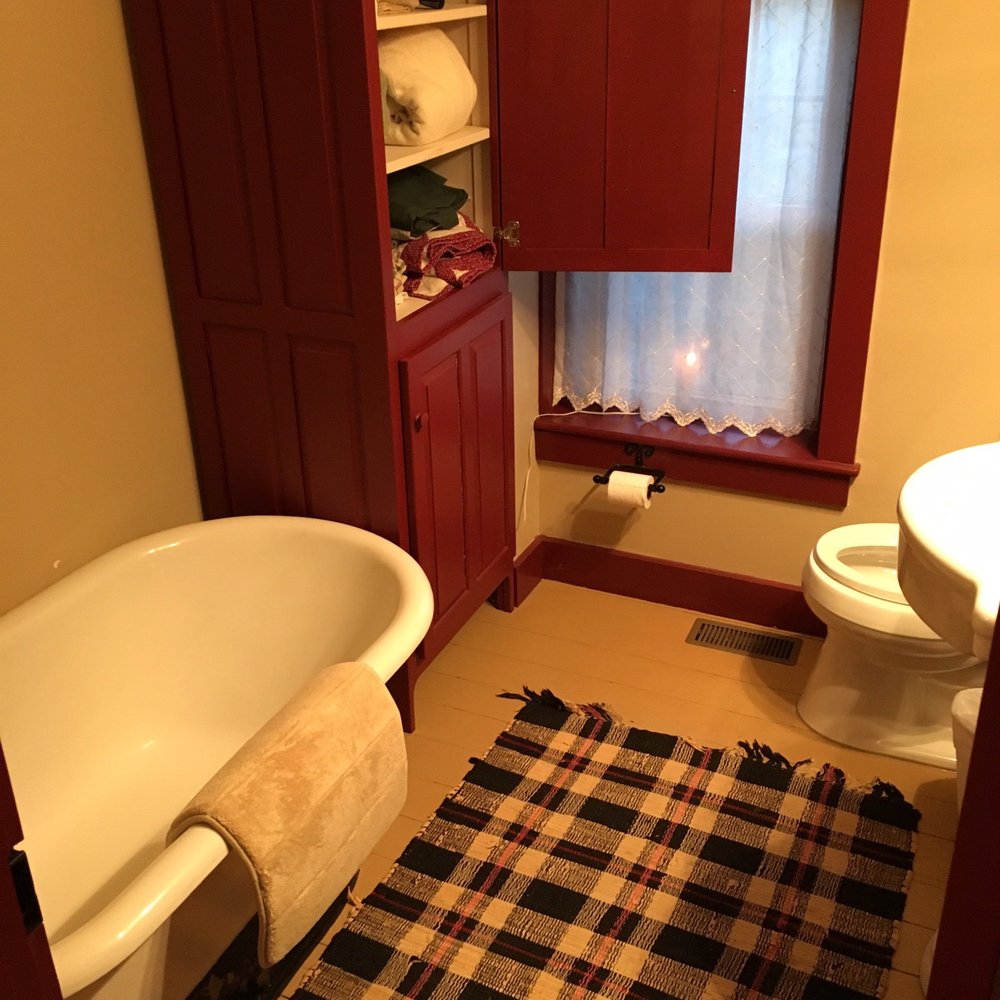 Nauvoo Mix House - Vacation Rentals Near Me - Nauvoo, Illinois