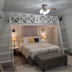 Hummingbird House - Bed and loft