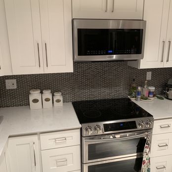 Universal Carpet - Beautiful cabinets and backsplash. - Flooring Near Me - Irvine, California