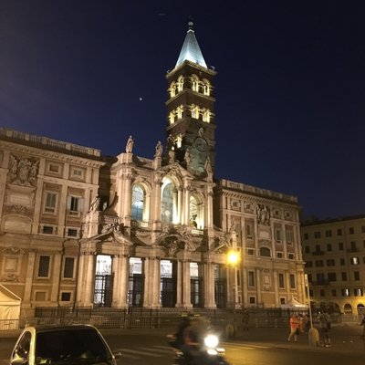 Piazza di Santa Maria in Trastevere by null