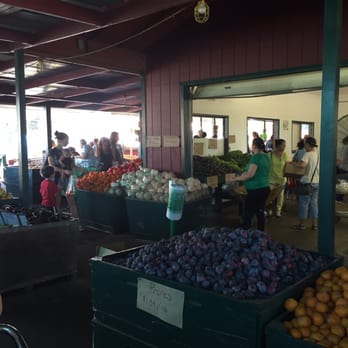 Larry's Produce - Shoppers filling their carts. - Fruits & Veggies Near Me - Fairfield, California Larry's Produce - Shoppers filling their carts. - Fruits & Veggies Near Me - Fairfield, California