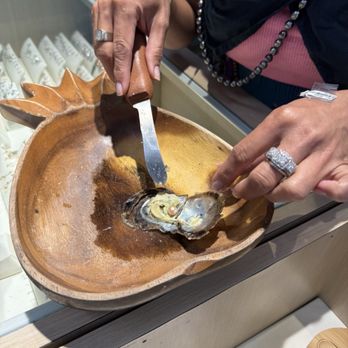 Maui Divers Jewelry - Opening a pearl - Jewelry Near Me - Kahului, Hawaii Maui Divers Jewelry - Opening a pearl - Jewelry Near Me - Kahului, Hawaii