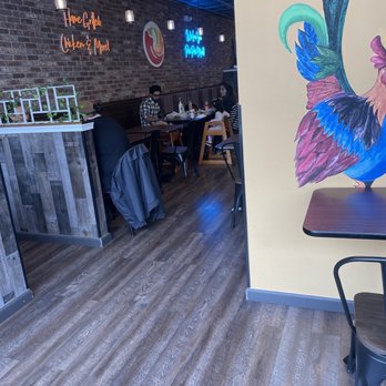 Tribos Peri Peri - Seating inside the restaurant - Halal Near Me - Metuchen, New Jersey Tribos Peri Peri - Seating inside the restaurant - Halal Near Me - Metuchen, New Jersey
