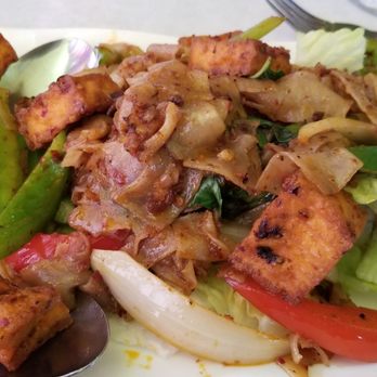 Divine Thai - Pad Kee Mow with tofu - Thai Near Me - Grover Beach, California Divine Thai - Pad Kee Mow with tofu - Thai Near Me - Grover Beach, California