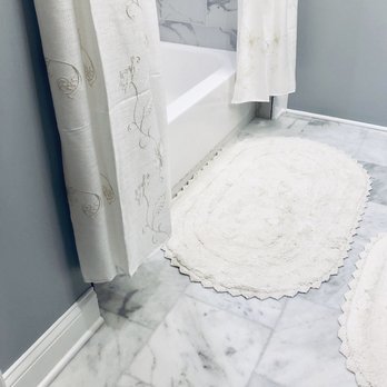 Renaci Design - White marble floors add beauty and a touch of elegance to this classic, contemporary bathroom. - Interior Design Near Me Renaci Design - White marble floors add beauty and a touch of elegance to this classic, contemporary bathroom. - Interior Design Near Me