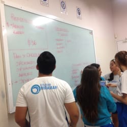 Colegio Miramar - Los chicos de ultimo semestre organizando un evento especial para día de muertos.