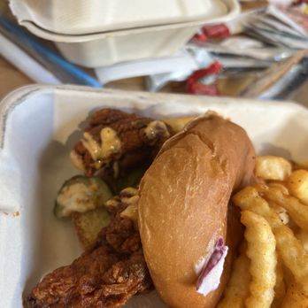 Dave's Hot Chicken - Hot chicken Dave's #4: 1 Slider with Fries - Chicken Shop Near Me - New York, New York