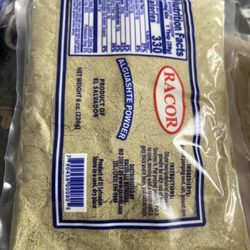 Fui por productos salvadoreños si conseguí lo que buscaba más no me gustó la atención de la cajera nada amable ast miedo da pregúntale algo