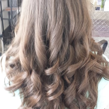 Seasons Salon and Spa - Haircut & Style with Carmelina - Hair Salons Near Me - Schaumburg, Illinois