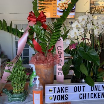 Vons Chicken Downtown - Flowers for grand opening - Chicken Wings Near Me - Honolulu, Hawaii Vons Chicken Downtown - Flowers for grand opening - Chicken Wings Near Me - Honolulu, Hawaii