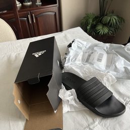 Just one shoe was delivered!!! Just one shoe was delivered!!!