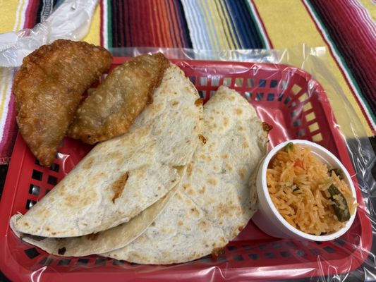 Lucy's Deliveries y Mas by null