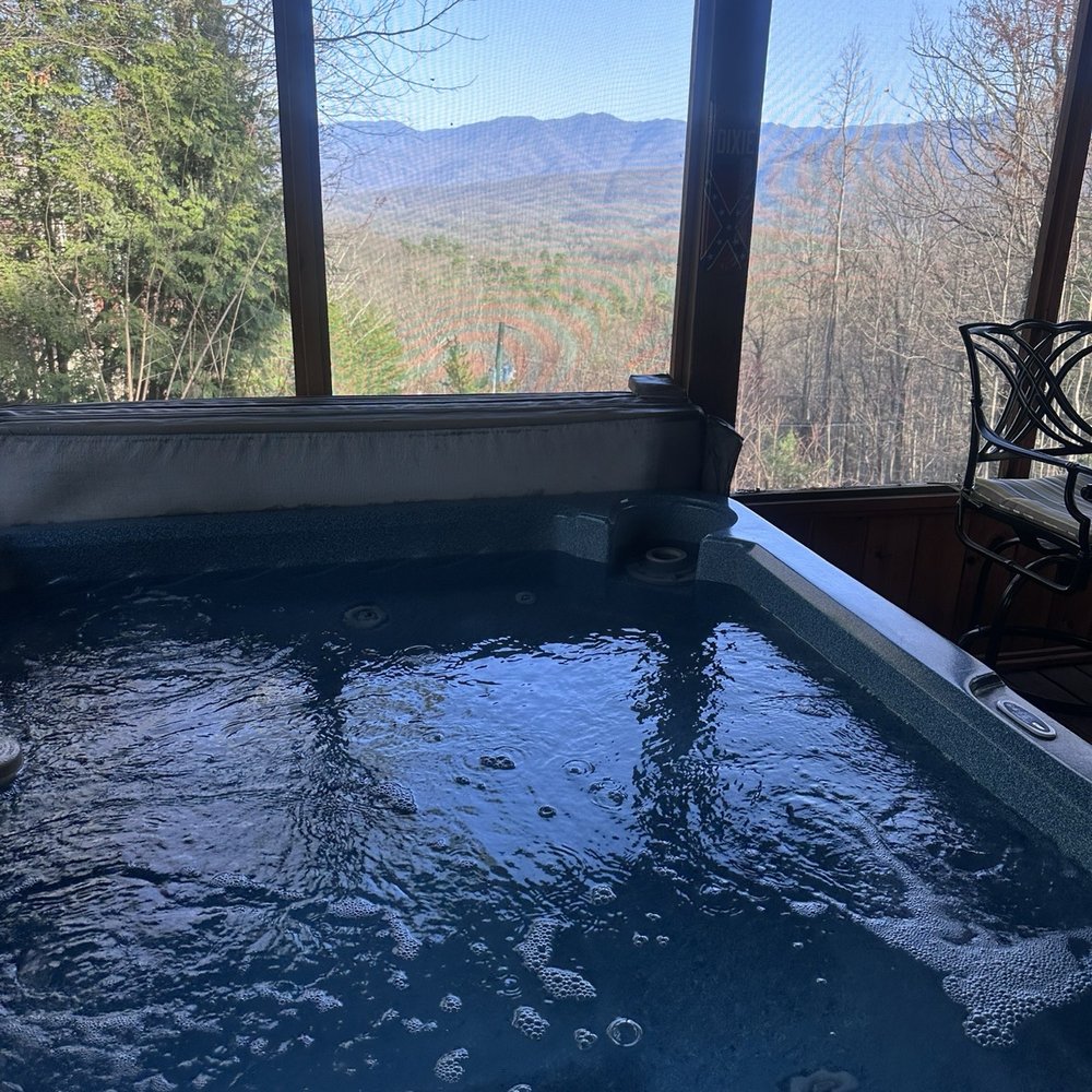 Auntie Belham's Cabin Rentals - Hot tub with a view - Vacation Rentals Near Me - Pigeon Forge, Tennessee