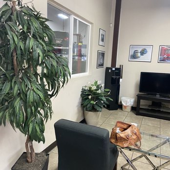 Capitol Auto Service - Immaculate waiting area. Bathroom is pristine and they even offer laptop use while you wait. Can't rave enough about this place. - Auto Repair Near Me - Waipahu, Hawaii Capitol Auto Service - Immaculate waiting area. Bathroom is pristine and they even offer laptop use while you wait. Can't rave enough about this place. - Auto Repair Near Me - Waipahu, Hawaii