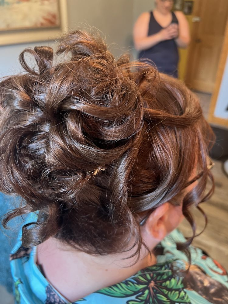 LISA’S LOCKS AND LASHES Updated May 2024 Request an Appointment