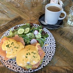 Coffee Corner Bakery - Smoked salmon and avocado Benedict - bagels, food - Cafes Near Me - Prague, Puerto Rico