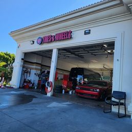 Exterior photo of Rose Av Tires & Wheels - Oxnard, California Exterior photo of Rose Av Tires & Wheels - Oxnard, California