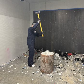 iSmash Omaha - Axe Throwing Near Me - Omaha, Nebraska