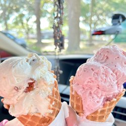 Bruster's Real Ice Cream - *:｡ﾟHurryヽ(*‿*)ノhurry before it all melts!  Yaass to comforting #ButterPecan and #StrawberryBanana on this oppressive day. *:｡ﾟ
