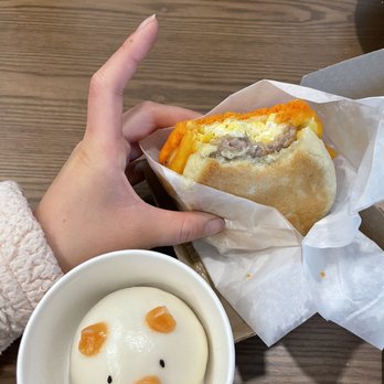 Cafe Aloe - Piggy Bun - Cafes Near Me - Bellevue, Washington