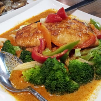 Champa Garden - surprisingly awesome food in this area! ;) love the flavors! - Thai Near Me - Redding, California