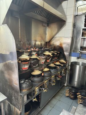 Lian He Ben Ji Claypot Rice by null