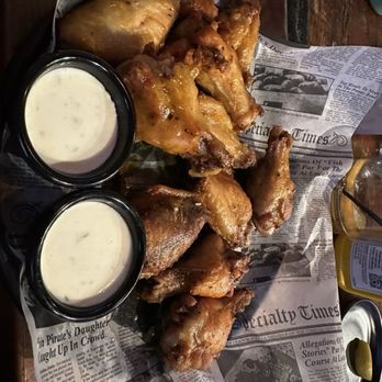 Savannah Taphouse - Wings! - Sports Bars Near Me - Savannah, Georgia Savannah Taphouse - Wings! - Sports Bars Near Me - Savannah, Georgia