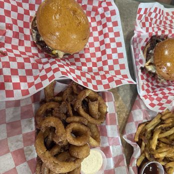 Burger Billy’s Joint - Bacon cheese Cheeseburger - Burgers Near Me - Arlington, Virginia