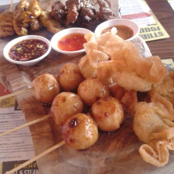 Thaikhun - starter platter - skewers, steamed chicken and wontons (2014) - Thai Near Me - Manchester, XGM