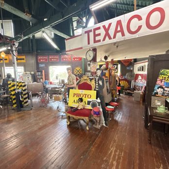 King Richard's Antique Center - Inspiration for my dream yard and game room - Antiques Near Me - Whittier, California