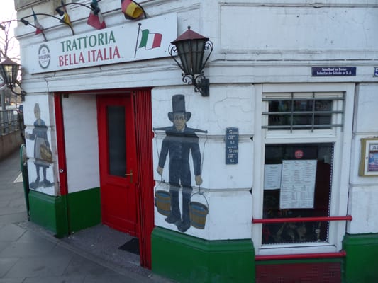 Photo of Trattoria Bella Italia - Hamburg, HH, DE. Traditionsreiche Lokalität