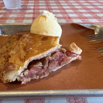 Salinas City BBQ - Delicious Strawberry Rhubarb Pie. - Barbeque Near Me - Salinas, California Salinas City BBQ - Delicious Strawberry Rhubarb Pie. - Barbeque Near Me - Salinas, California