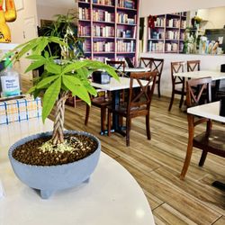 Tram's Cafe