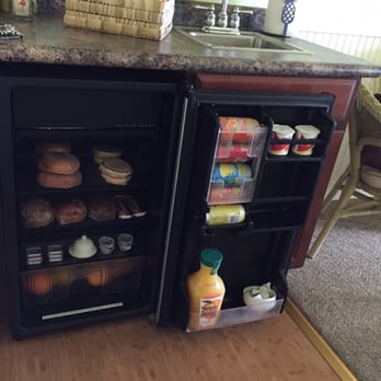 Pineapple Inn Maui - The fridge is stocked with breakfast treats, they lasted us the entire trip but Steve and Mark will refill anything at your request. - Bed & Breakfast Near Me - Kihei, Hawaii