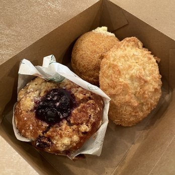 Barrett's Quality Eats - Blueberry muffin, vanilla cream puff, coconut-lime macaroon - Bakeries Near Me - Coralville, Iowa Barrett's Quality Eats - Blueberry muffin, vanilla cream puff, coconut-lime macaroon - Bakeries Near Me - Coralville, Iowa