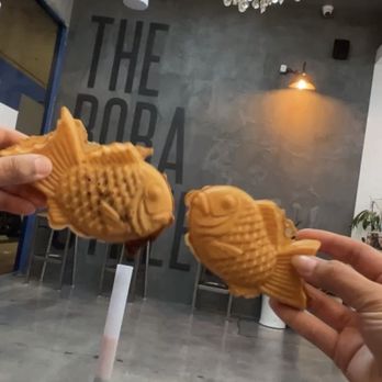 The Boba Ave - Nutella & custard taiyaki, strawberry smoothie with boba - Bubble Tea Near Me - Los Angeles, California