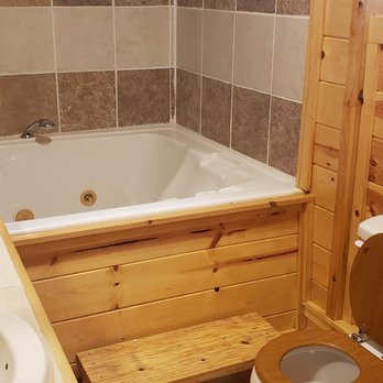 Cabins USA - Huge tub in downstairs bathroom - Vacation Rentals Near Me - Sevierville, Tennessee