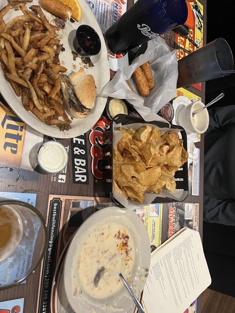 Mike's Sports Grille — Mexican restaurant in Lawton