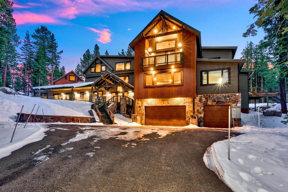 VACATION RENTAL ASSISTANCE Updated September 2024 72 Photos & 44 Reviews 2095 James Ave